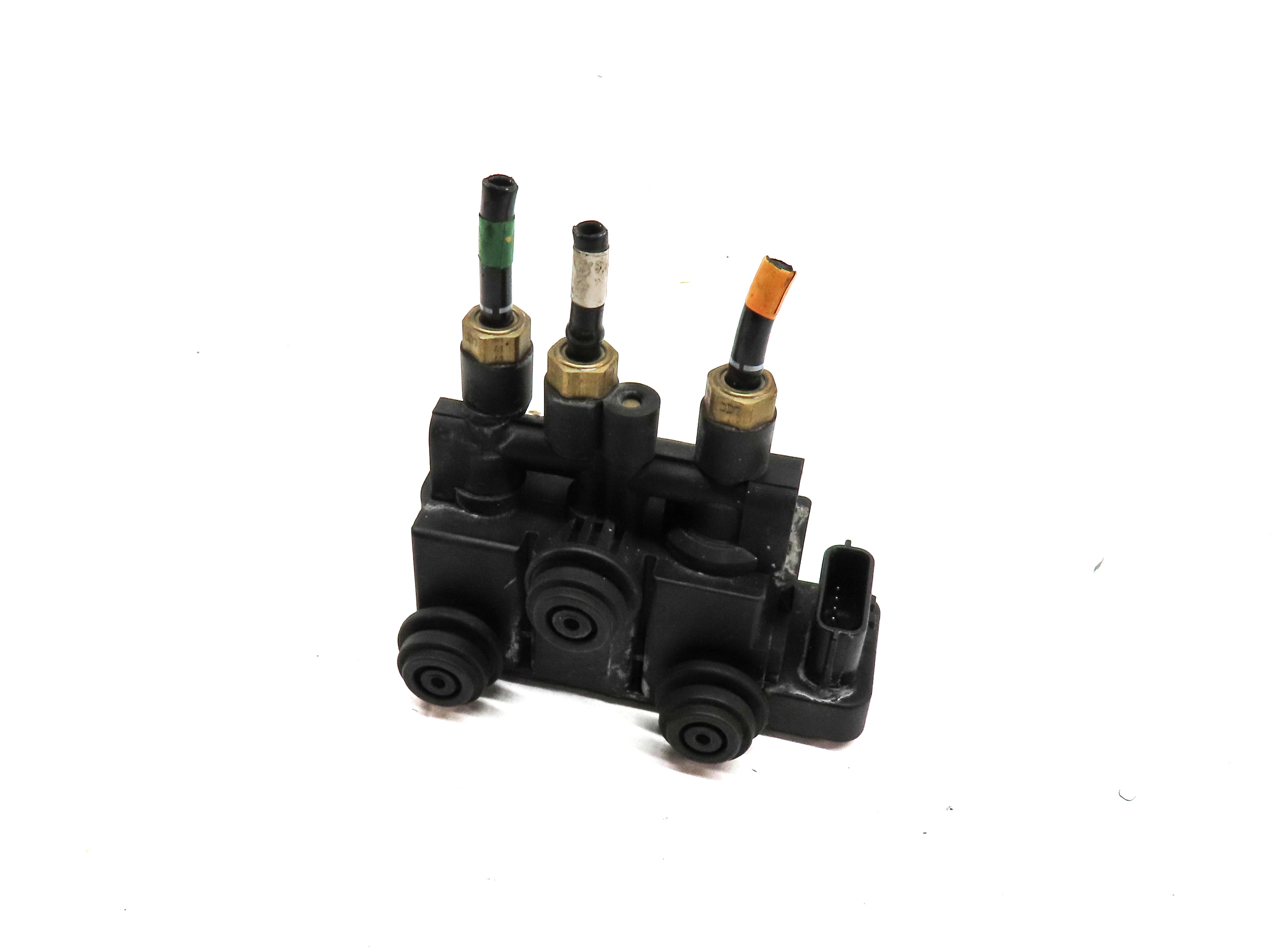 2017 LAND ROVER DISCOVERY (L462) FRONT RIGHT AIR SUSPENSION VALVE BLOCK — exact item pictured
